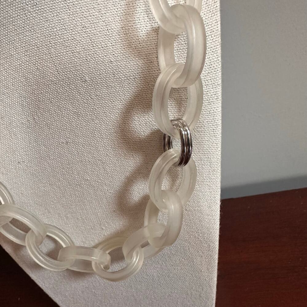 R.J. Graziano Frosted Lucite Chain Links Necklace Statement Jewelry White Silver - Picture 8 of 15